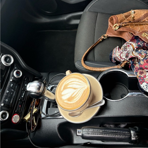 Meet your Posher, Jade - Picture 3 of 5